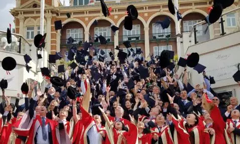 畢業(yè)典禮 畢業(yè)典禮