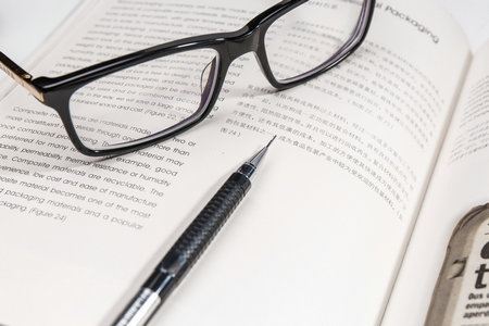 目前加拿大西三一大學國際碩士是不是免試入學的？