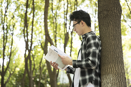  成考可以報(bào)考中央民族大學(xué)在職研究生嗎？