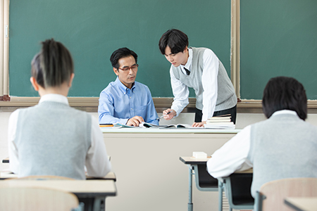 報考中央民族大學在職研究生可以免試入學嗎？