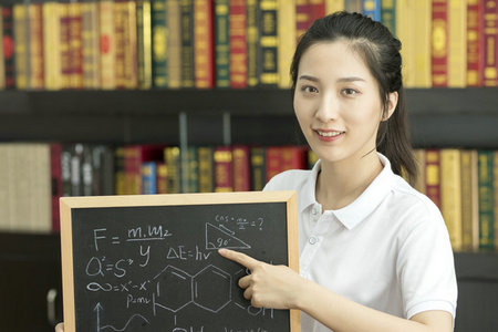 網絡教育本科可以報考北京電影學院在職研究生嗎