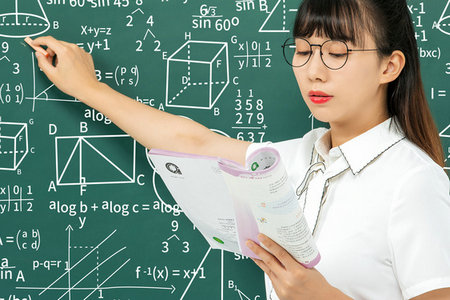 本科無學(xué)位可以報(bào)考新媒體經(jīng)濟(jì)與管理高級(jí)研修班嗎