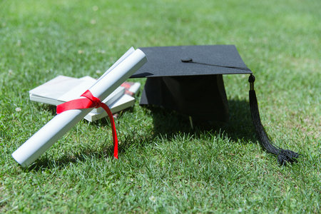 在職研究生和非在職的研究生有差異 在職研究生和非在職的研究生有差異