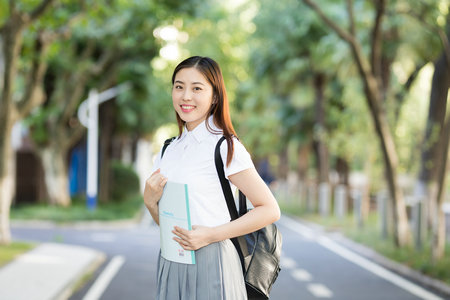 美國羅商大學(xué)國際碩士 美國羅商大學(xué)國際碩士