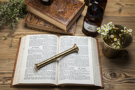 英國密德薩斯大學(xué)國際博士證書