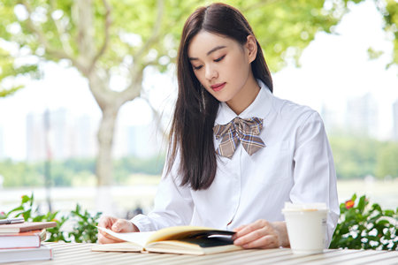 英國威爾士三一圣大衛(wèi)大學(xué)國際博士是怎么上課的 英國威爾士三一圣大衛(wèi)大學(xué)國際博士是怎么上課的