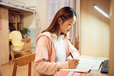 湖南大學(xué)在職研究生經(jīng)濟(jì)學(xué)報(bào)考優(yōu)勢及難度 湖南大學(xué)在職研究生經(jīng)濟(jì)學(xué)報(bào)考優(yōu)勢及難度