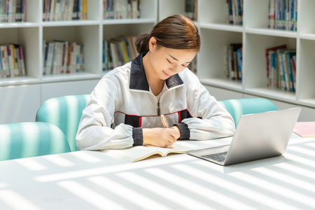 設(shè)計藝術(shù)學在職研究生就業(yè)方向與前景 設(shè)計藝術(shù)學在職研究生就業(yè)方向與前景