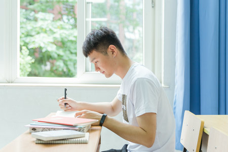 華中師范大學在職研究生考試考什么科目 華中師范大學在職研究生考試考什么科目