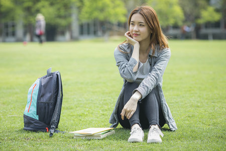 法國尼斯大學考試考什么科目