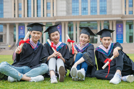 報考新聞傳播學高級研修班需要多少錢，學費貴嗎？