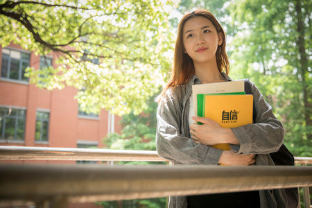 報考廣告學高級研修班需要多少錢，學費貴嗎？