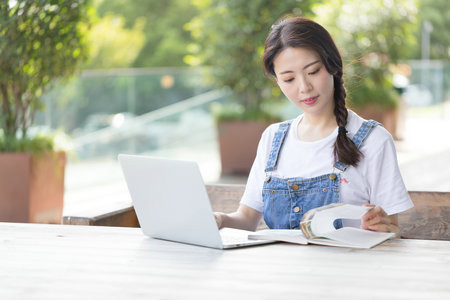 中西醫(yī)結(jié)合臨床在職研究生報名及考試時間2025