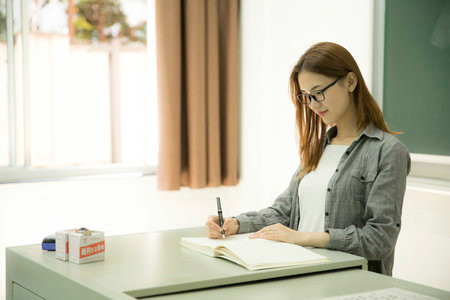 參加新疆師范大學(xué)非全日制研究生復(fù)試需要滿足什么條件？