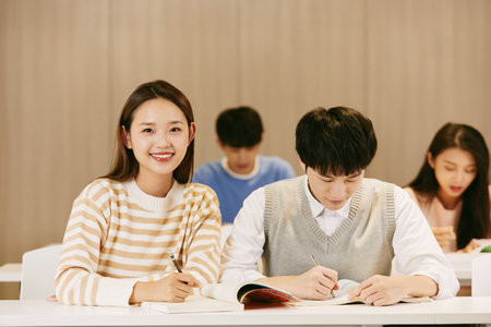 參加上海音樂學(xué)院非全日制研究生復(fù)試需要滿足什么條件？