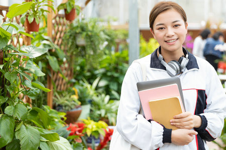 西安財經(jīng)大學非全日制研究生過了線就能上嗎？