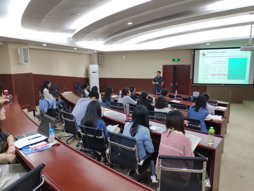 美國普渡大學(xué)劉強(qiáng)教授來西南大學(xué)經(jīng)濟(jì)管理學(xué)院交流講學(xué).jpg 美國普渡大學(xué)劉強(qiáng)教授來西南大學(xué)經(jīng)濟(jì)管理學(xué)院交流講學(xué).jpg