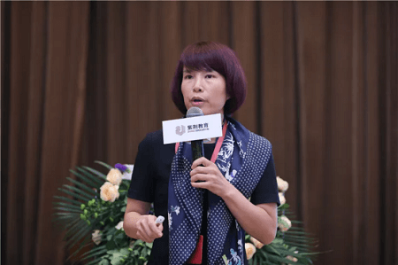 清控紫荊教育副總裁金梅女士致辭圖片 清控紫荊教育副總裁金梅女士致辭圖片