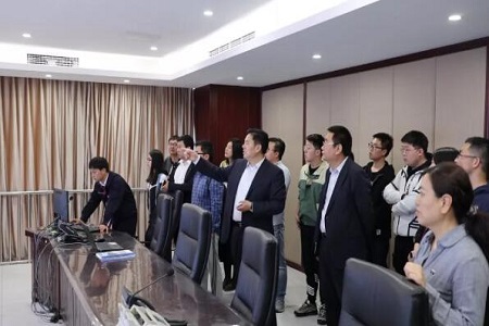 陳先瑞董事長親自帶領大家參觀 陳先瑞董事長親自帶領大家參觀