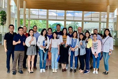 全體同學參觀Blue Cross/Blue Shield of Texas company 全體同學參觀Blue Cross/Blue Shield of Texas company