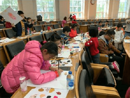 為校友子女開設的課堂 為校友子女開設的課堂