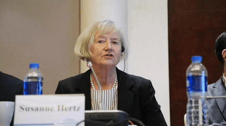 延雪平大學商學院教授 延雪平大學商學院教授