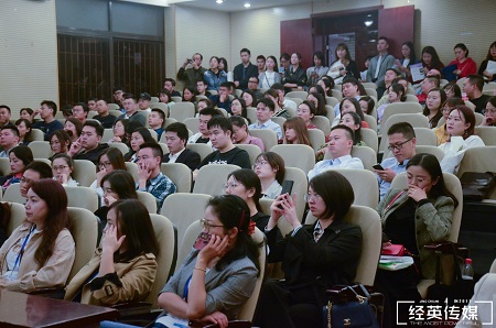 聽課中的學員 聽課中的學員