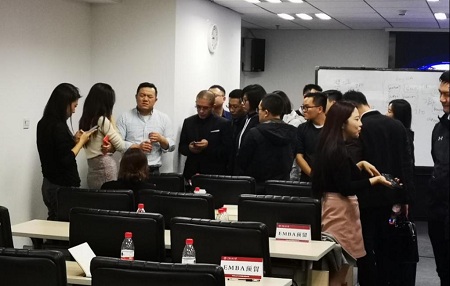 同學們和廖明先生互動 同學們和廖明先生互動