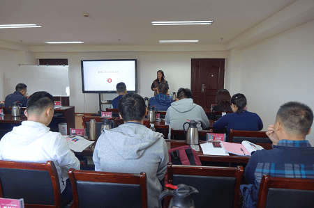 李晶博士演講中 李晶博士演講中