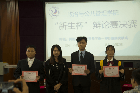 拿到獎勵的學(xué)員 拿到獎勵的學(xué)員