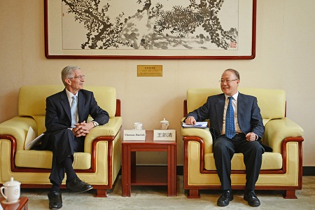 常務校長對訪問我校表示感謝 常務校長對訪問我校表示感謝