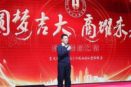 張世偉院長發表了熱情洋溢的致辭 張世偉院長發表了熱情洋溢的致辭