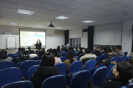 參加講座的學(xué)員 參加講座的學(xué)員