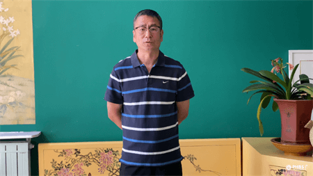 白巖松通過視頻送上祝福