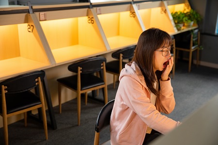 大專能報考中國人民大學金融學在職課程培訓班嗎？