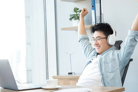 河南財(cái)經(jīng)政法大學(xué)世界經(jīng)濟(jì)在職研究生會(huì)影響工作嗎