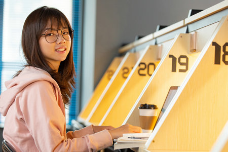 英國(guó)華威大學(xué)國(guó)際博士畢業(yè)證書 英國(guó)華威大學(xué)國(guó)際博士畢業(yè)證書