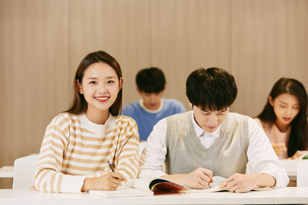 法國巴黎第十二大學(xué)國際博士招生簡章 法國巴黎第十二大學(xué)國際博士招生簡章