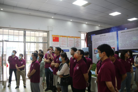 教科院組織教職工開展校內高科技創新平臺研學活動 教科院組織教職工開展校內高科技創新平臺研學活動