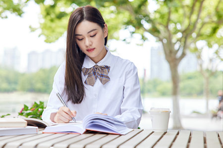 廣東外語(yǔ)外貿(mào)大學(xué)同等學(xué)力申碩學(xué)費(fèi)一覽表