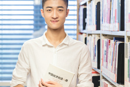 美國印第安納大學考試考什么科目